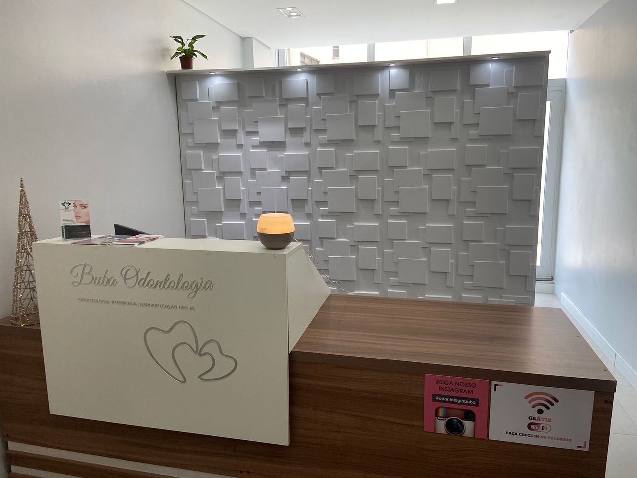 Clínica odontológica moderna e acolhedora